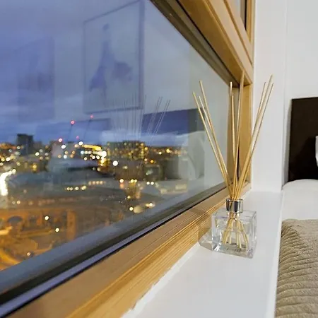Live In Sky Penthouse Hotel Leeds (West Yorkshire)