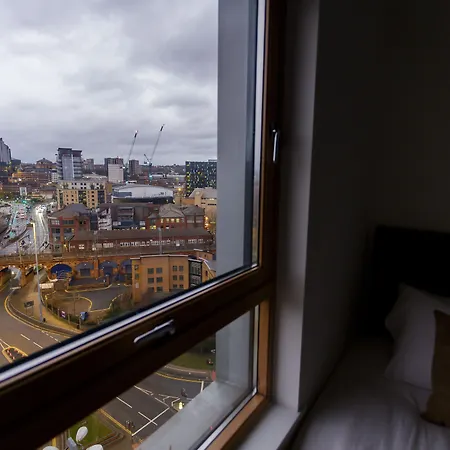 Live In Sky Penthouse Отель Лидс